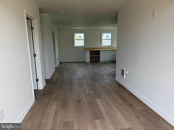 4th image of 541 Wicker Ave