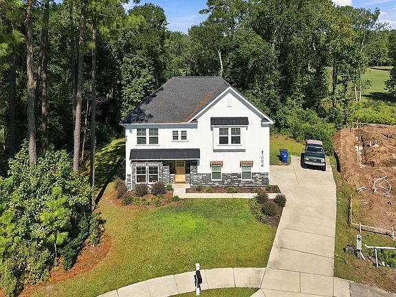 2nd image of 1004 Maccoa Dr.