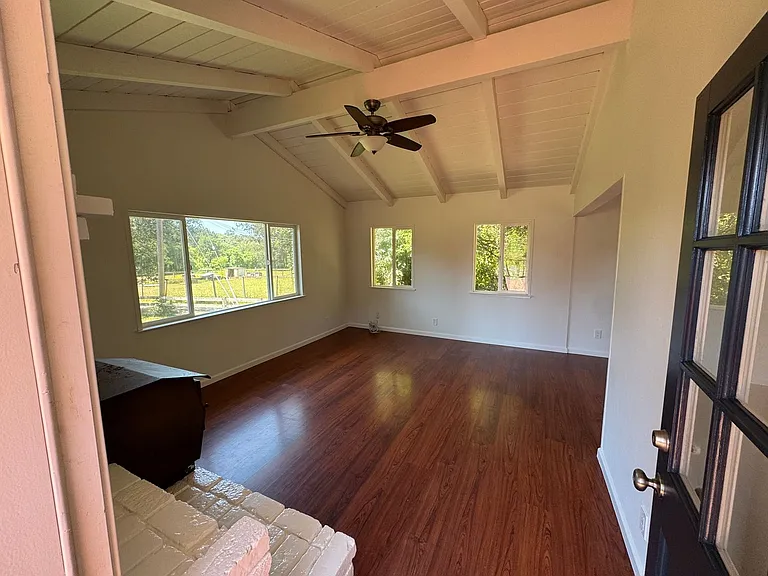 640 Peaceful Valley Dr — Photo 7