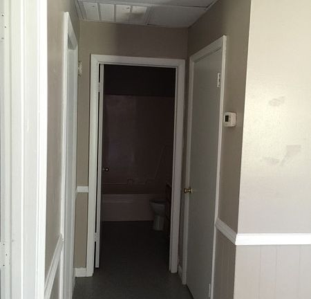 07 Hallway To BR, Bath, Coat Closet