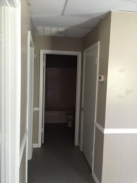 07 Hallway To BR, Bath, Coat Closet