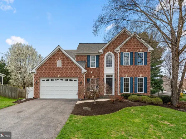 825 Caren Dr, Eldersburg, MD 21784