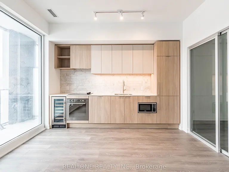 2020 Bathurst St #722 — Photo 15