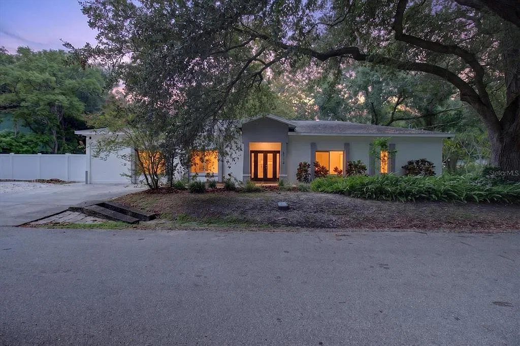 5 bed, 3.0 bath, 2350 sqft, $4,700 — Photo 1