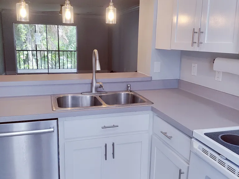 116 Cypress Ln — Photo 2