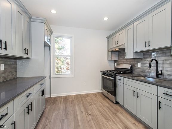 3rd image of 105 Coolidge St Floor 1
