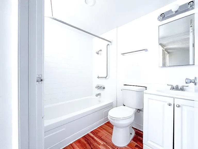 Riverbrook Apartment — Photo 13