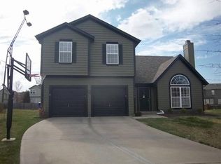 16320 S Lennox Ct, Olathe, KS 66062