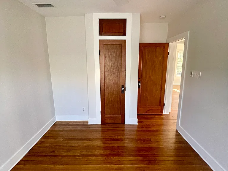 4400 Speedway — Photo 18