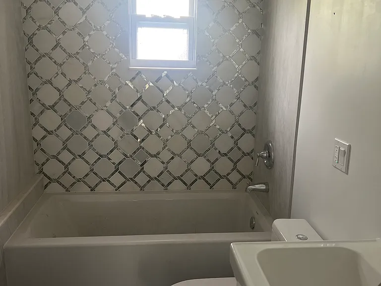 2403 E 10th Ave — Photo 8
