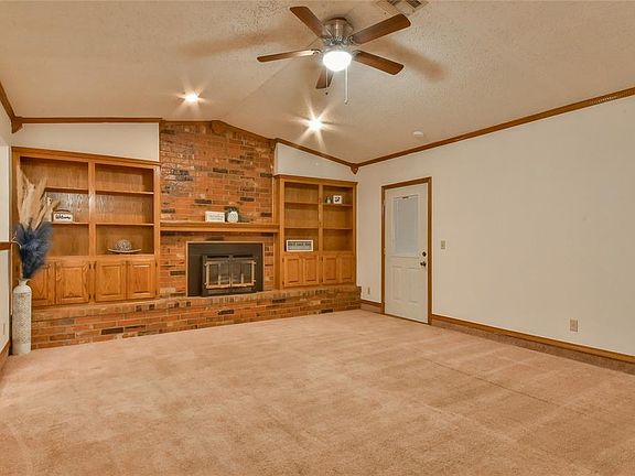 5th image of 404 S Bouziden Dr