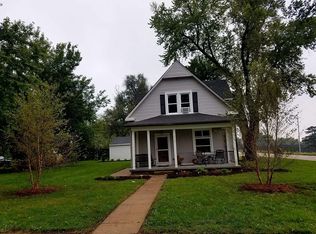 4527 R St, Omaha, NE 68117