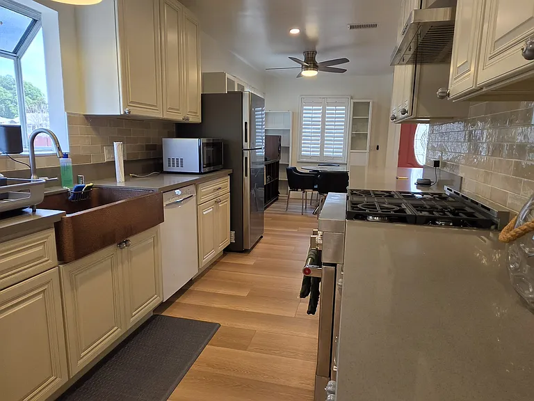 7755 Amestoy Ave — Photo 10
