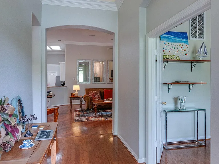 6008 Frost St — Photo 3