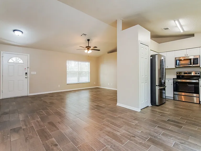 206 Howard Ct — Photo 5
