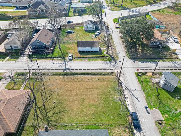 4th image of 7902 Pointer St