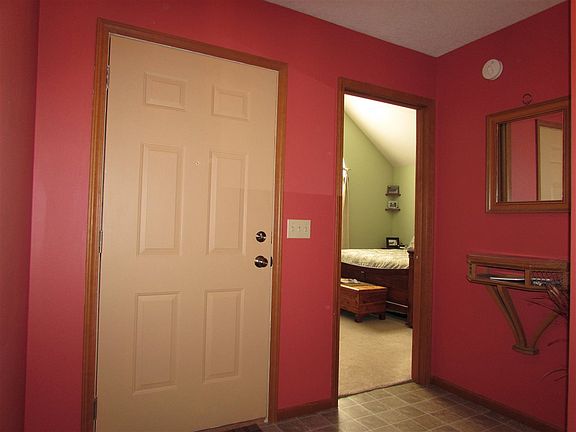 4th image of 954 Valley River Dr