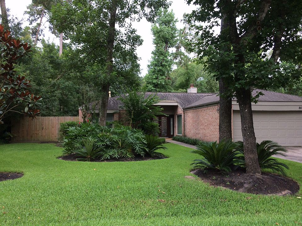 Nice landscaping with mature