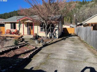 48095 Commercial St, Oakridge, OR 97463