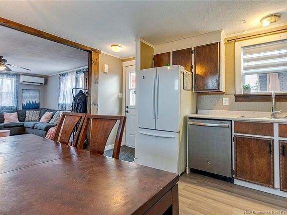 4th image of 94 Weisner Rd