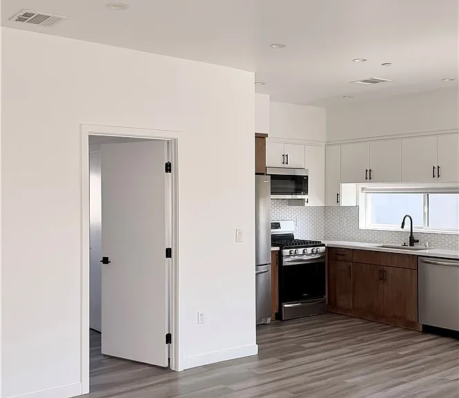 1416 1/2 S Cloverdale Ave — Photo 2