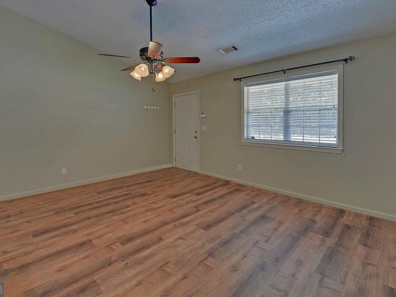 4th image of 2947 Florence Dr