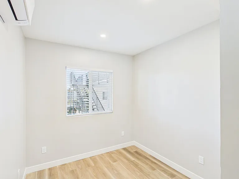 NNP - 3752 Nile Street — Photo 35
