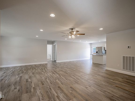 2nd image of 124 Keeneland Cir