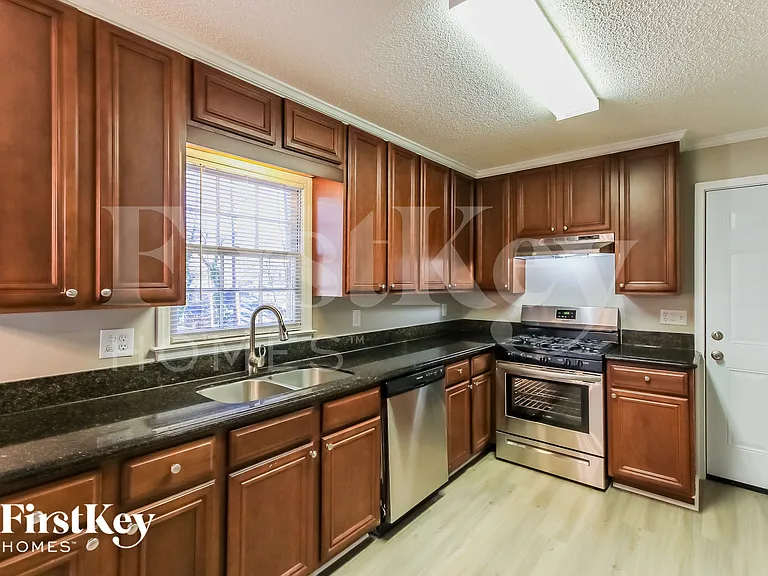 130 Whisperwood Ln NW — Photo 6