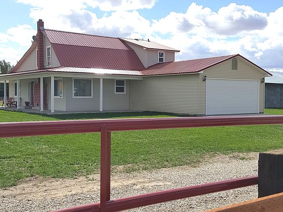 3 Gated Entries to Estate