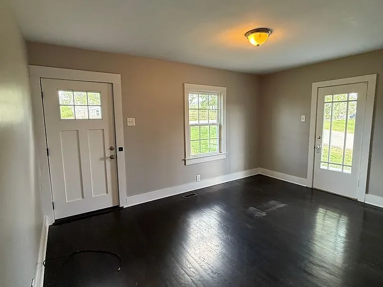 411 Hietts Ln — Photo 4