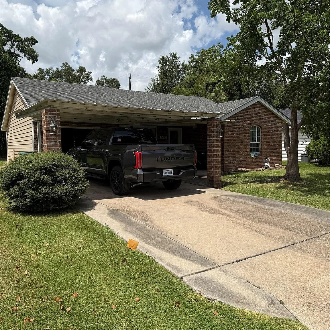 3 bed, 1.0 bath, 910 sqft, $1,650 — Photo 1