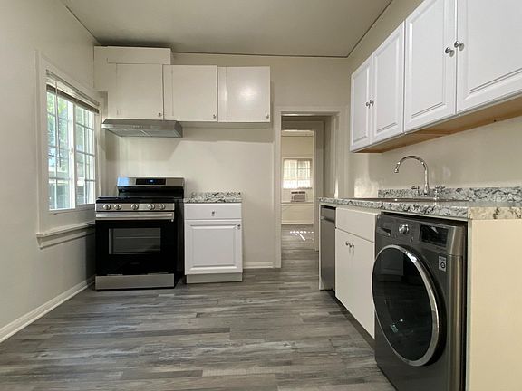 3rd image of 133 S St Andrews Pl APT 8