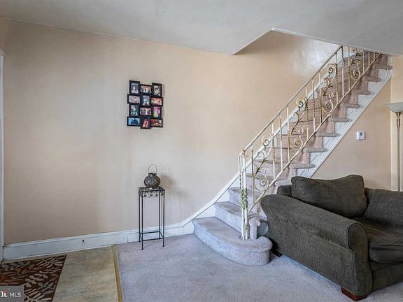 5th image of 7155 Glenloch St