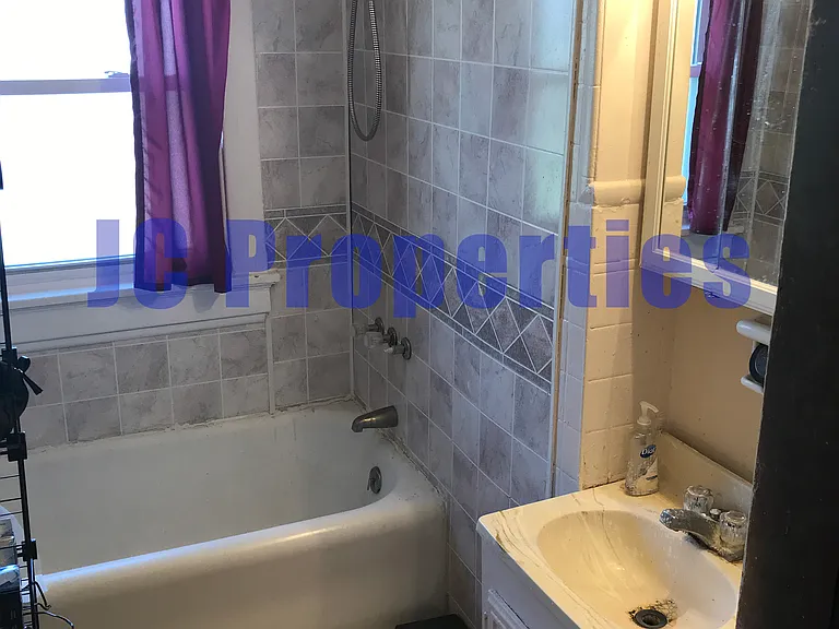 1252 Catalpa Dr — Photo 6