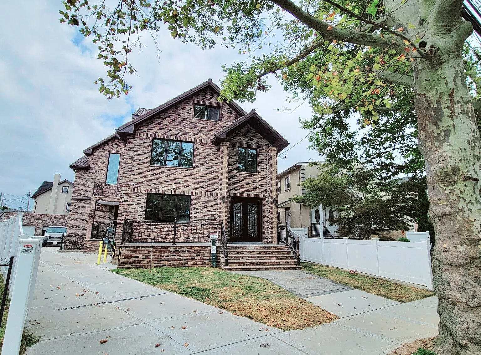 204th St, Bayside — Photo 2