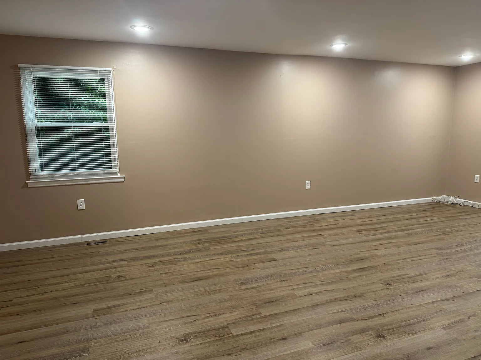 4 bed, 2160 sqft, $3,200 — Photo 3