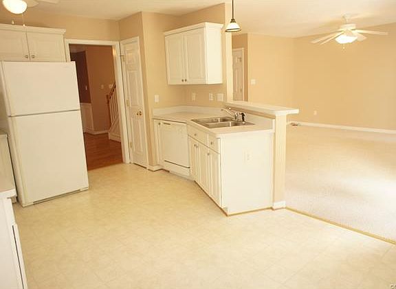 5th image of 712 Coralberry Dr