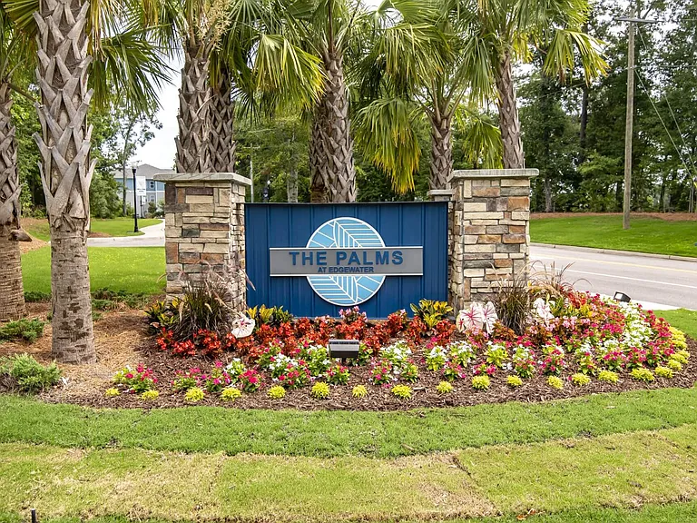The Palms at Edgewater — Photo 14