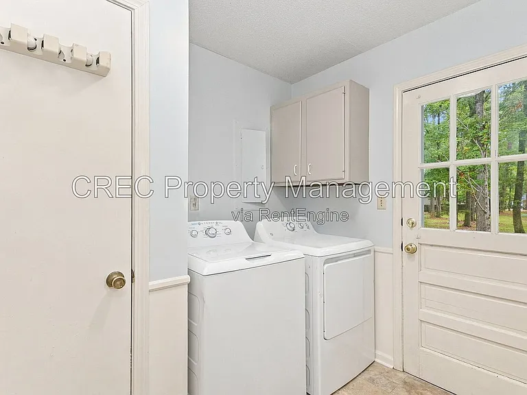 321 Shaftesbury Ln — Photo 10