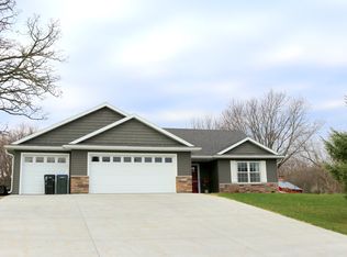 2615 Pinewood Ridge Dr SE, Rochester, MN 55904
