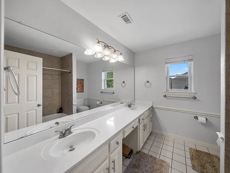 351 Cove Dr — Photo 3
