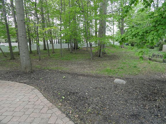 4th image of 5246 Hanover Close