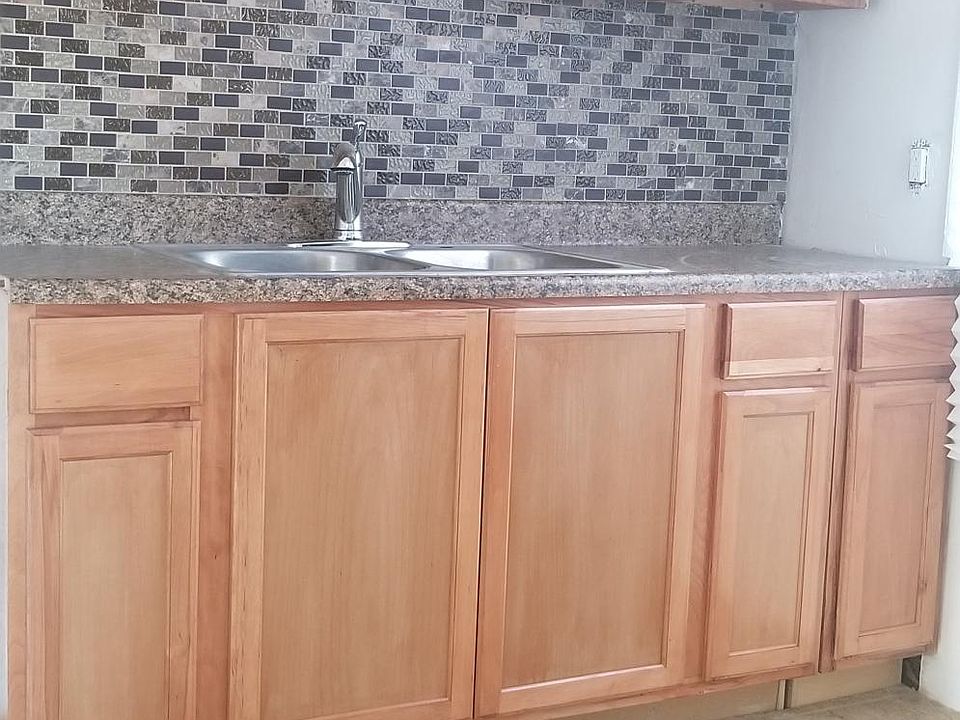 2nd image of 13938 Birwood St