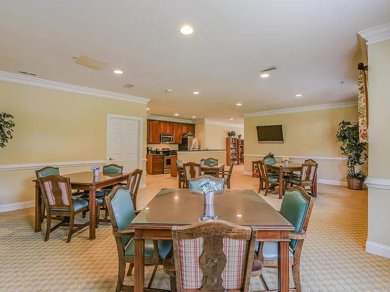 Sunstone Apartments — Photo 11