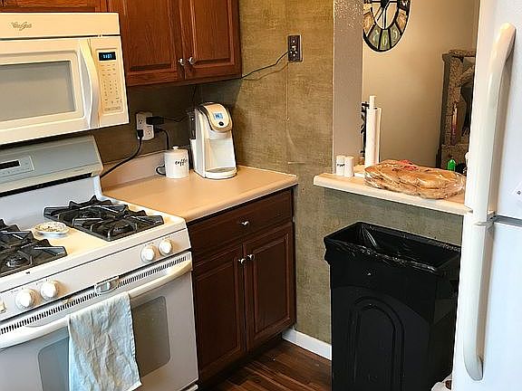 2nd image of 728 Fairway Dr APT 6