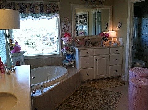 Master Bath/Soaking Tub