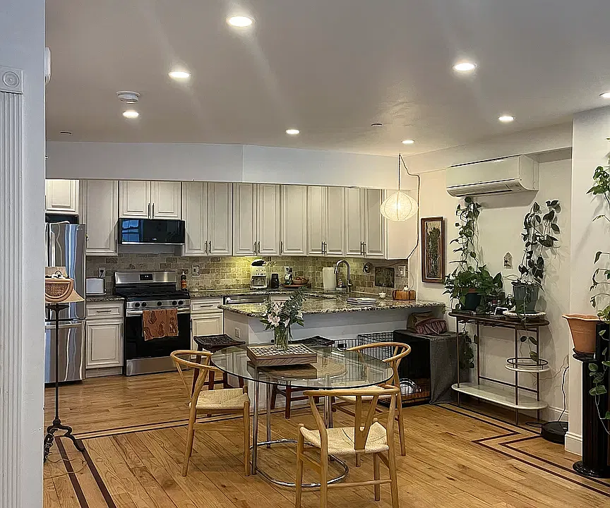 585 Van Buren St #1