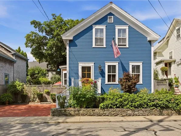 72 3rd St, Newport, RI 02840