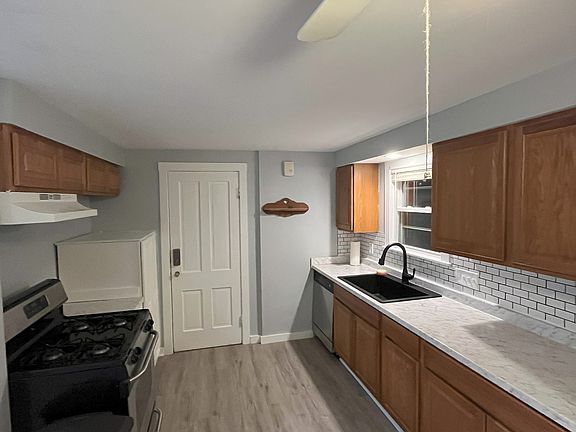 3rd image of 70 Pullman Ave #1